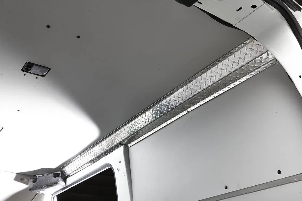 527-151-1010 – LEGEND FLEET Top Sill Protector, Diamond Tread Polished Silver Aluminum - view 2